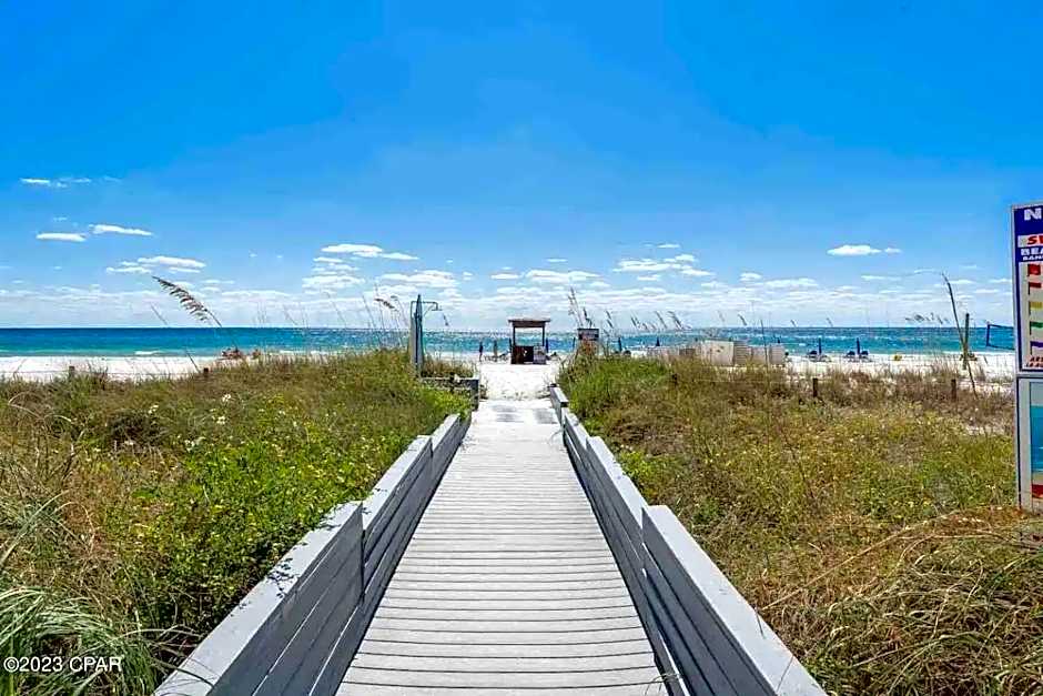 Sandy Bottoms Beachfront Studio On The Sand