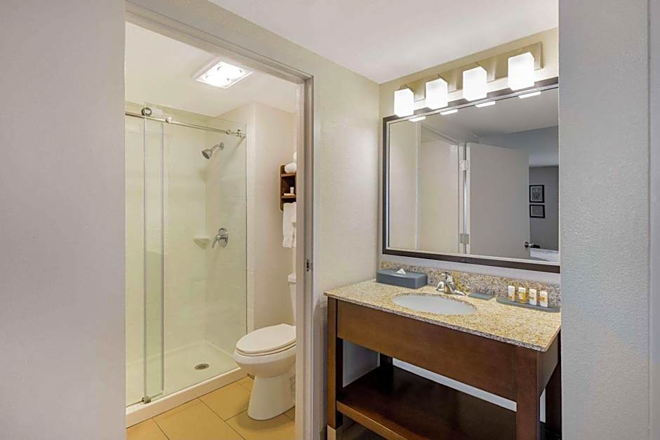 La Quinta Inn & Suites by Wyndham Hayward Oakland Airport