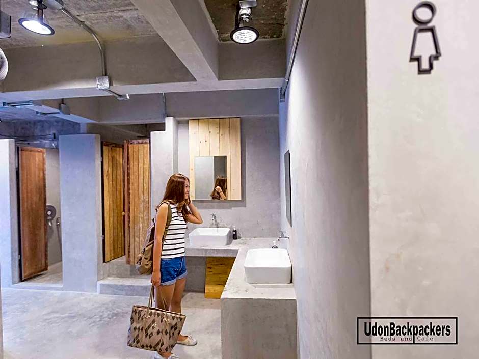 UdonBackpackers Beds and cafe
