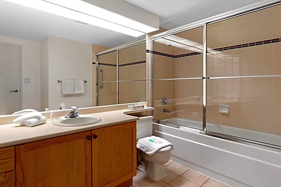 The Woodrun Lodge by Whiski Jack