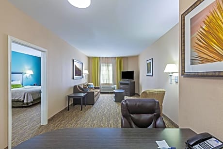One-Bedroom King Suite with Sofa Bed - Disability Access