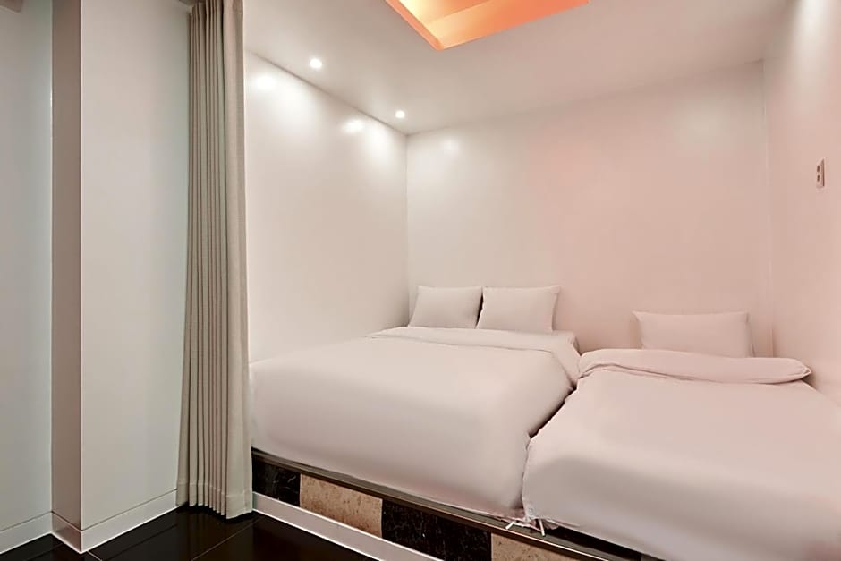 Show Hotel