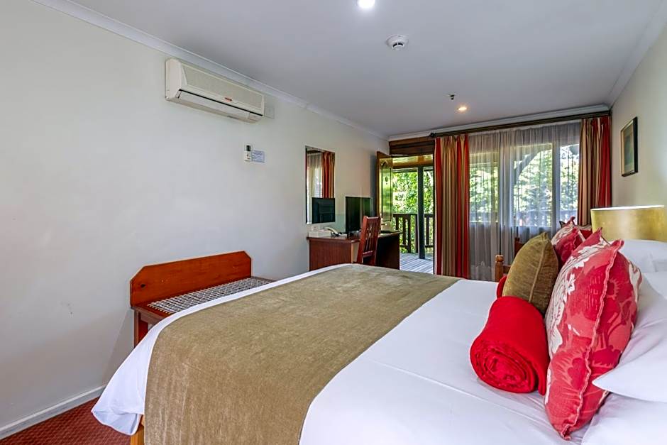 Knysna Log-Inn Hotel
