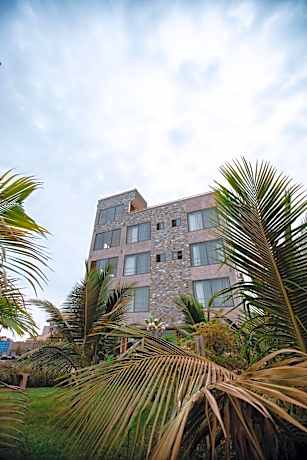Plus 33 Hotel