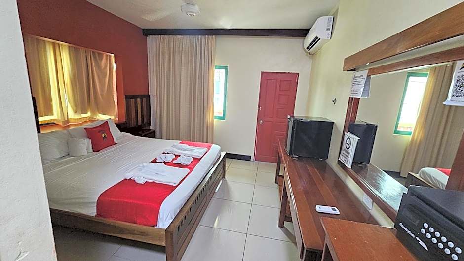 Caye Caulker Plaza Hotel