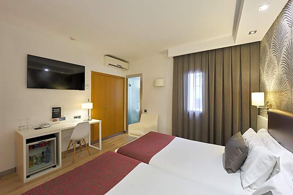 Catalonia Castellnou Hotel