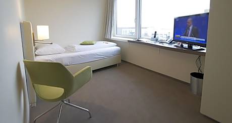 Business Single Room with Roll-In Shower and Adjustable Shower Chair - Mobility Accessible