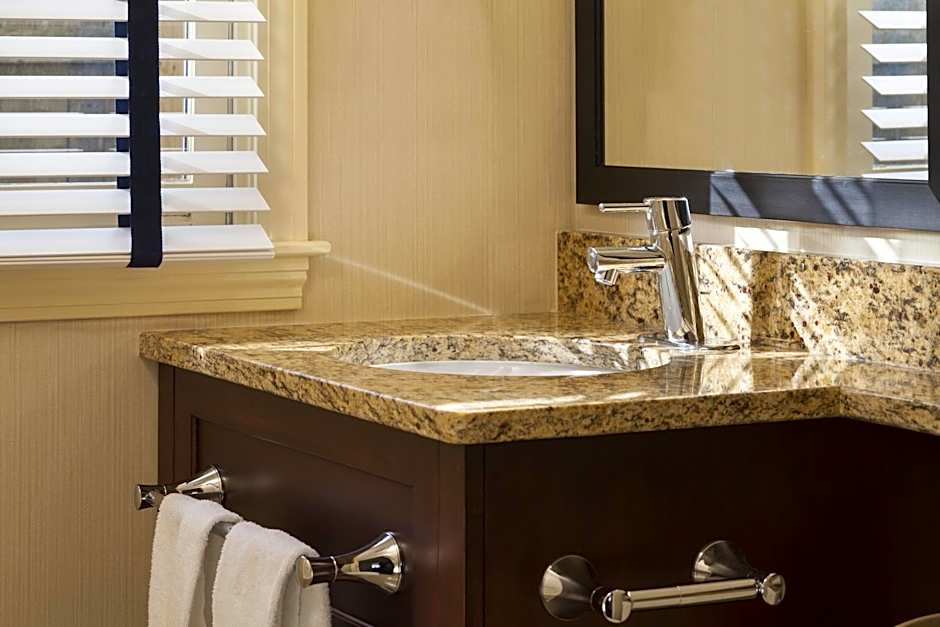 Ocean Mist Beach Hotel & Suites