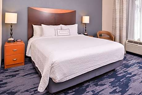 King Room with Transfer Shower - Mobility and Hearing Accessible