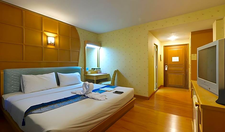 Silom Avenue Inn Hotel