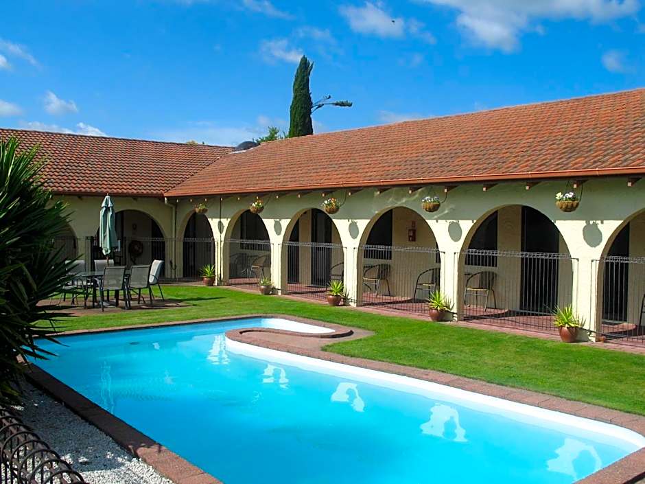 Captains Quarters Motor Inn