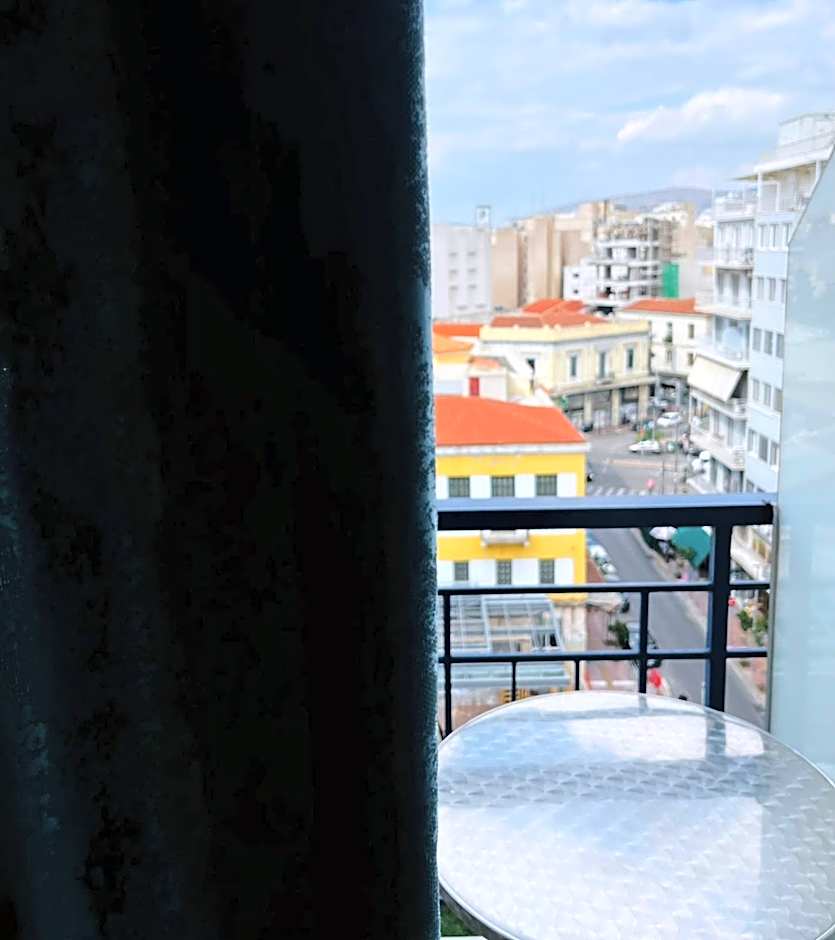 Triton Hotel Piraeus