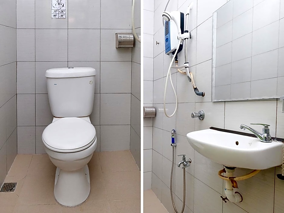 OYO 850 Gold Star Hotel