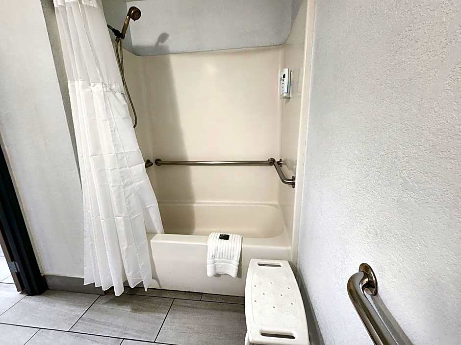 Country Inn & Suites by Radisson, Topeka West, KS