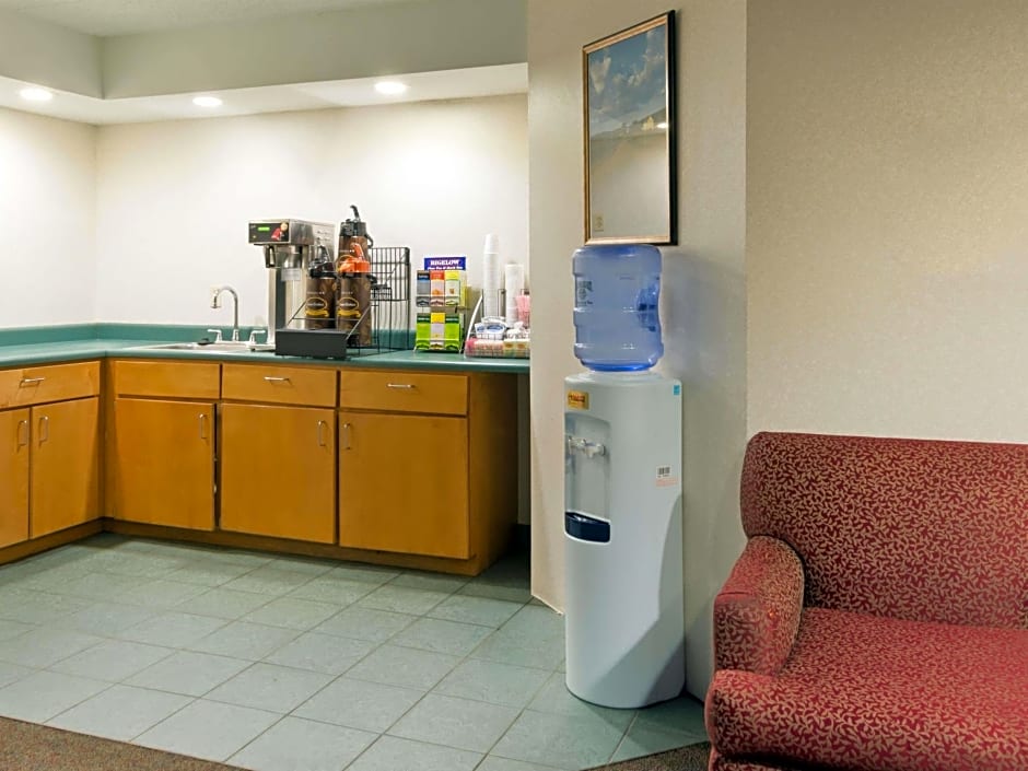 Super 8 by Wyndham White River Junction