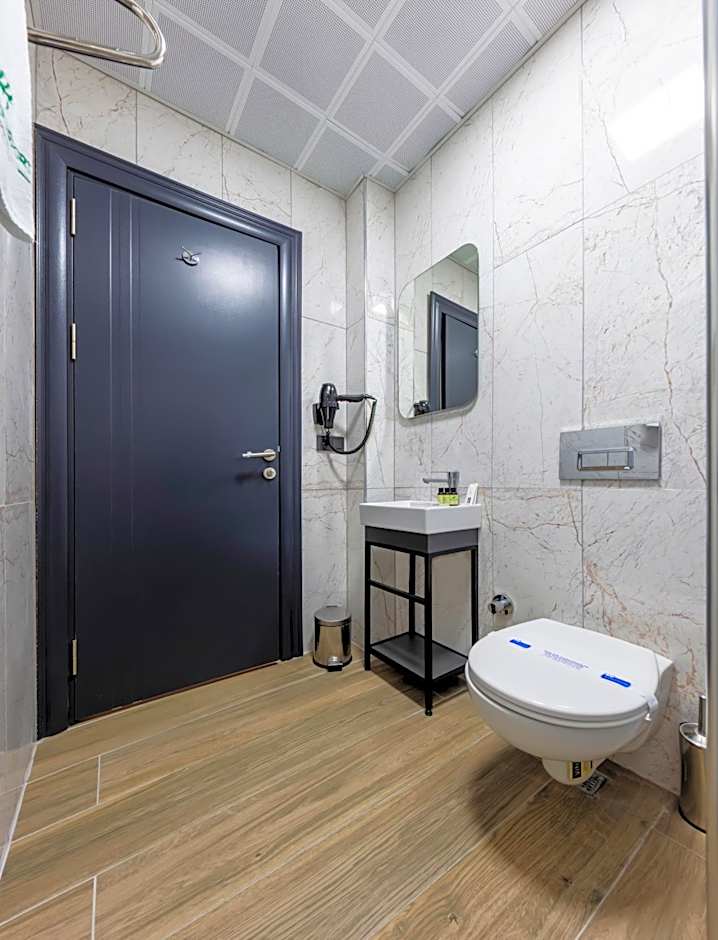 Lenora Airport Hotel