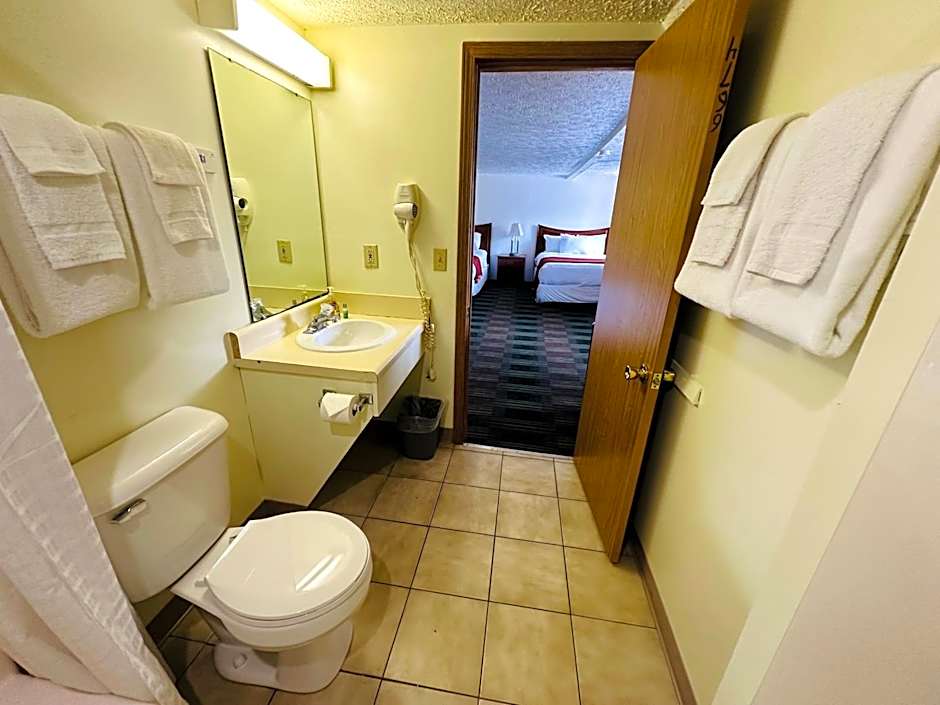 Quality Lodge - Cedar Point Area