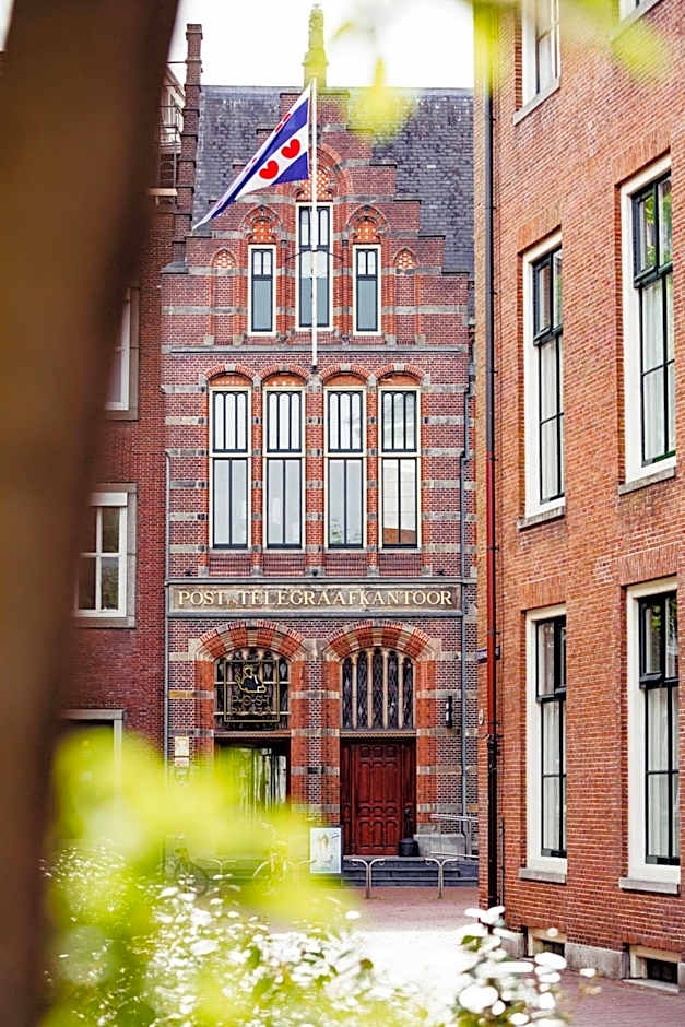 Post-Plaza Hotel & Grand Café