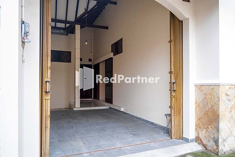 Guest House B Fren Syariah Near JIH Yogyakarta Mitra By RedDoorz – Sleman, MN