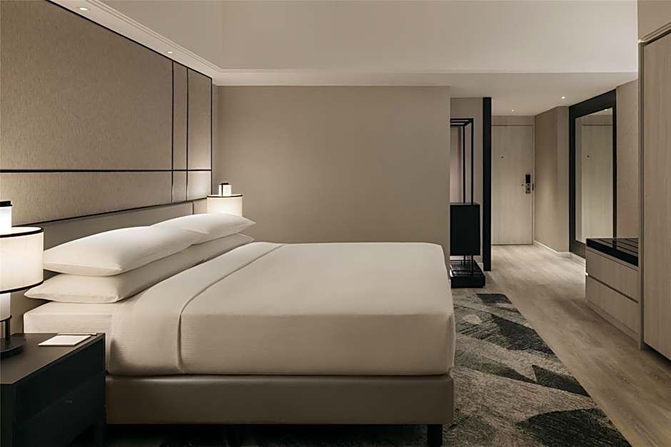 Photo 1 of 6 of Deluxe 1 King Bed