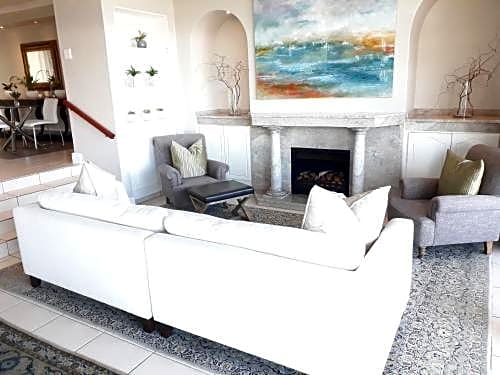 Hermanus Beachfront Lodge