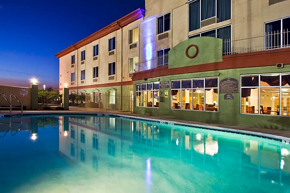 Holiday Inn Express Hotel & Suites Live Oak By IHG