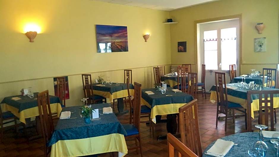 Logis Hotel Des Voyageurs Restaurant La Bonne Tabl'Hay