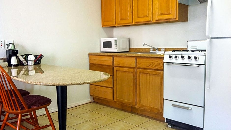 Oaktree Inn & Suites Oklahoma