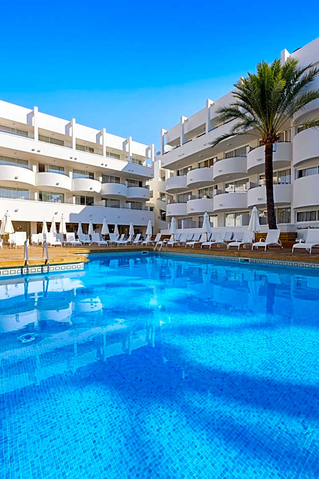 Palmanova Beach Apartments by TRH