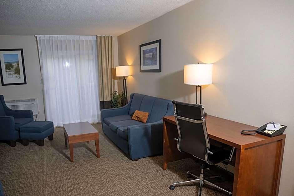 Comfort Inn & Suites Erie - Splash Lagoon Indoor Waterpark