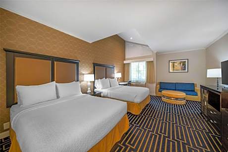 Queen Suite with Two Queen Beds and Sofa Bed - Non-Smoking