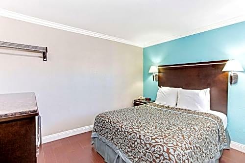 Days Inn by Wyndham Long Beach City Center