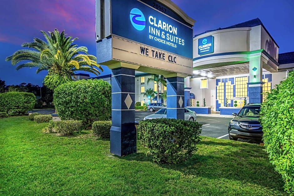 Clarion Inn & Suites Central Clearwater Beach