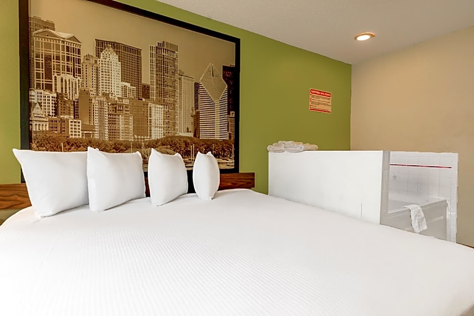 Photo 1 of 11 of Executive 1 King Bed, Nonsmoking