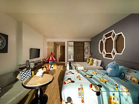 Premier Family Room, Sea View, 1 King Bed and 1 Queen Bed, Balcony