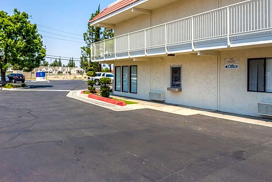 Motel 6-Bakersfield, CA - Convention Center