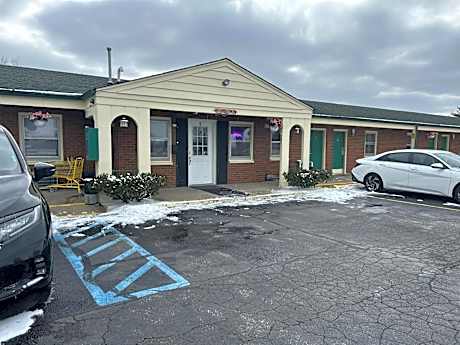 Hillcrest Motel by Oyo Aurora near Lawrenceburg