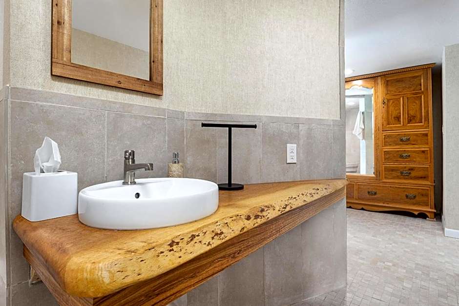 Big Pine Suite CN Lodge R#1