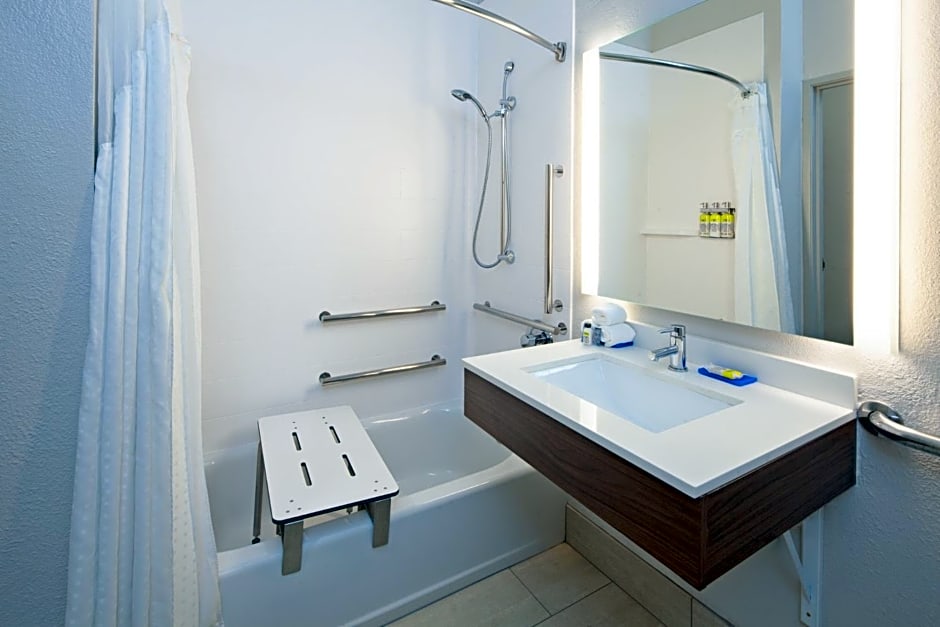 Holiday Inn Express & Suites Rancho Mirage By IHG