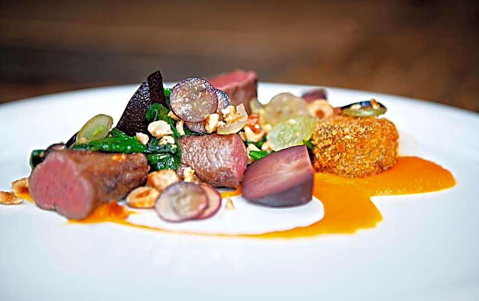 Treetops Lodge & Estate