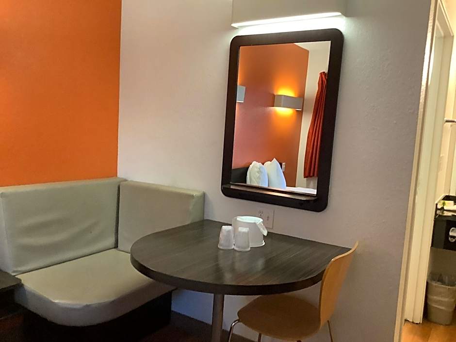 Motel 6 Carlsbad Downtown