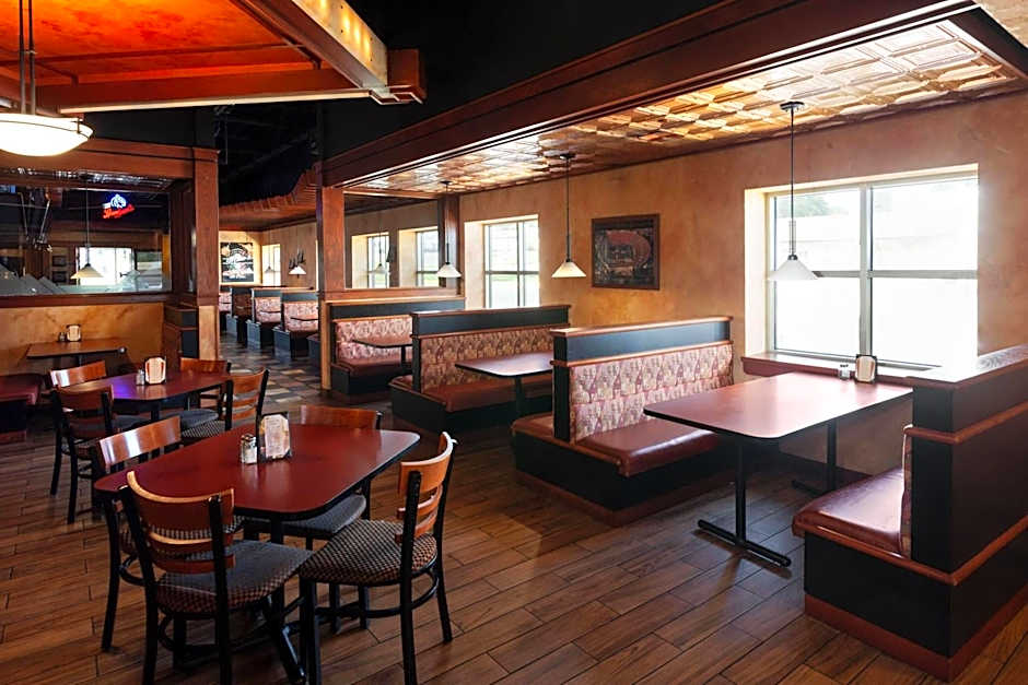 AmericInn & Suites by Wyndham Baraboo Event Center