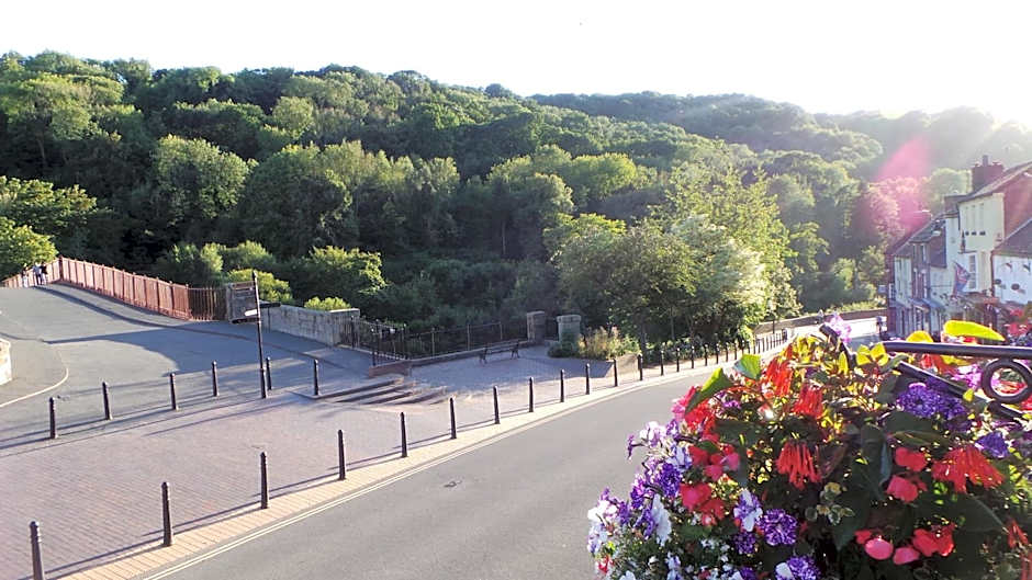 The Tontine Hotel & Bar