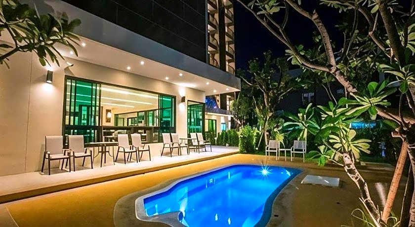 L Hotel