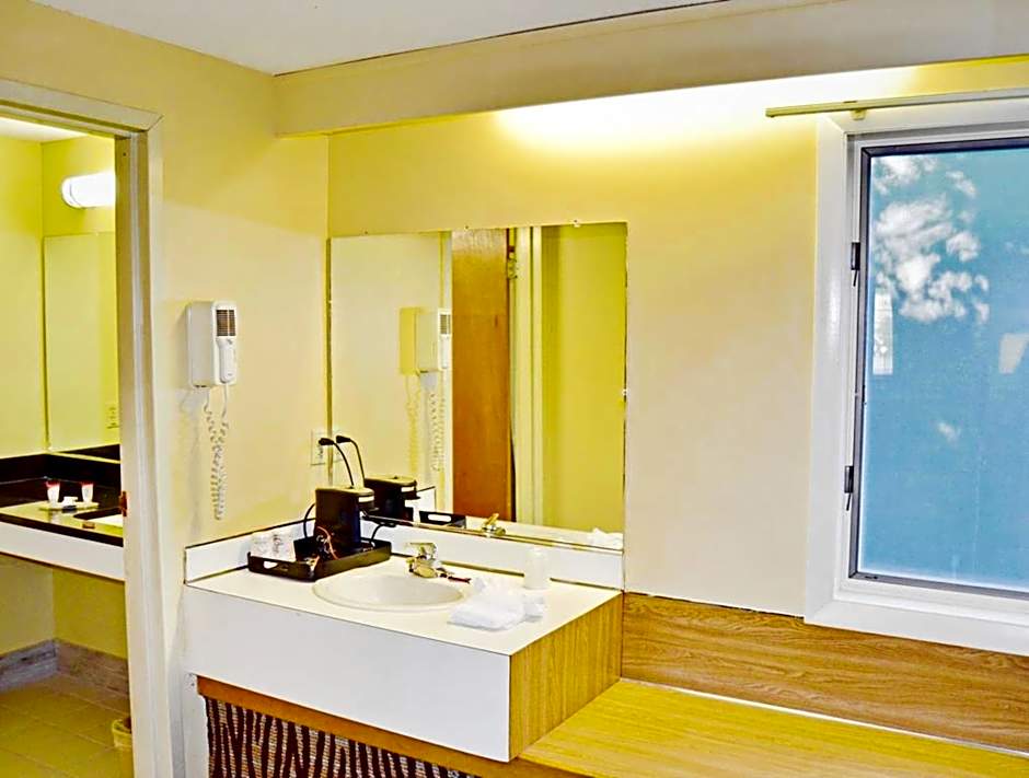 Flagship Inn & Suites