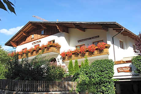 Aparthotel Garni Haus Hubertus