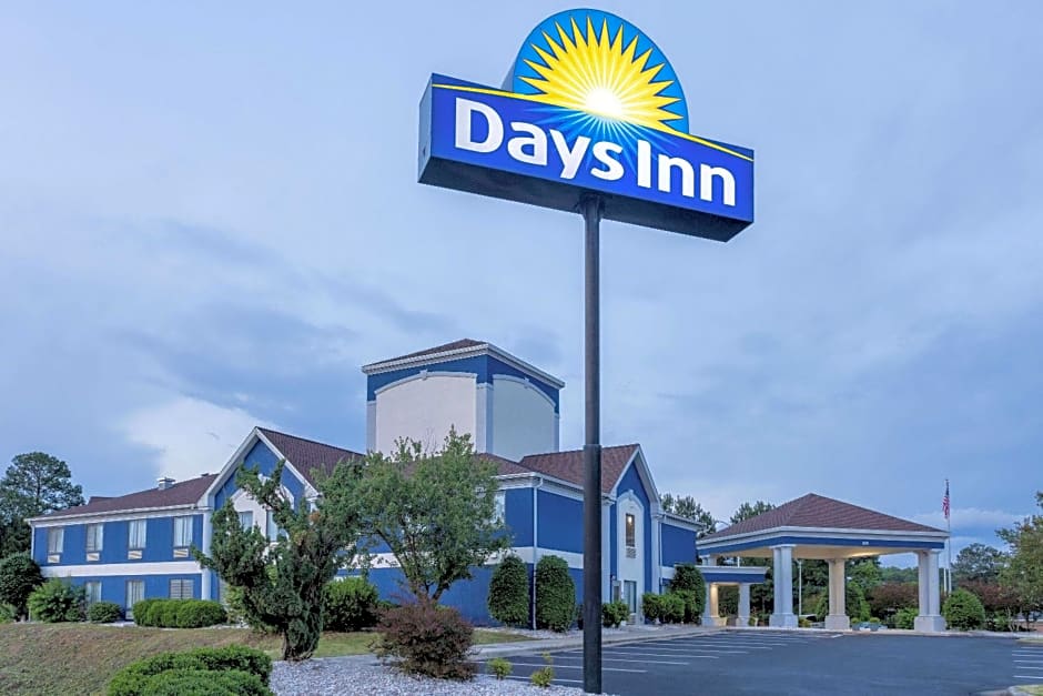 Days Inn by Wyndham Louisburg