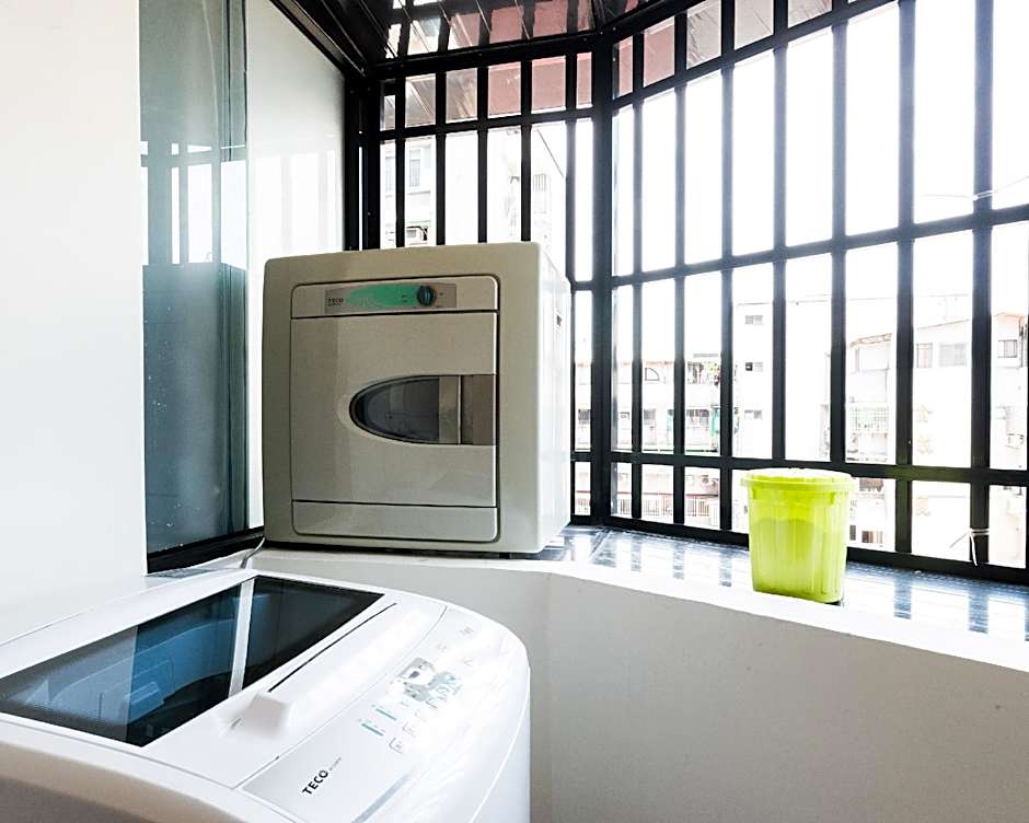 Zhongxiao Fuxing Sogo 3B2b 2 Min to MRT