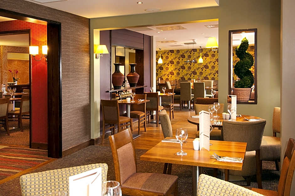 Premier Inn Sunbury - Kempton Park