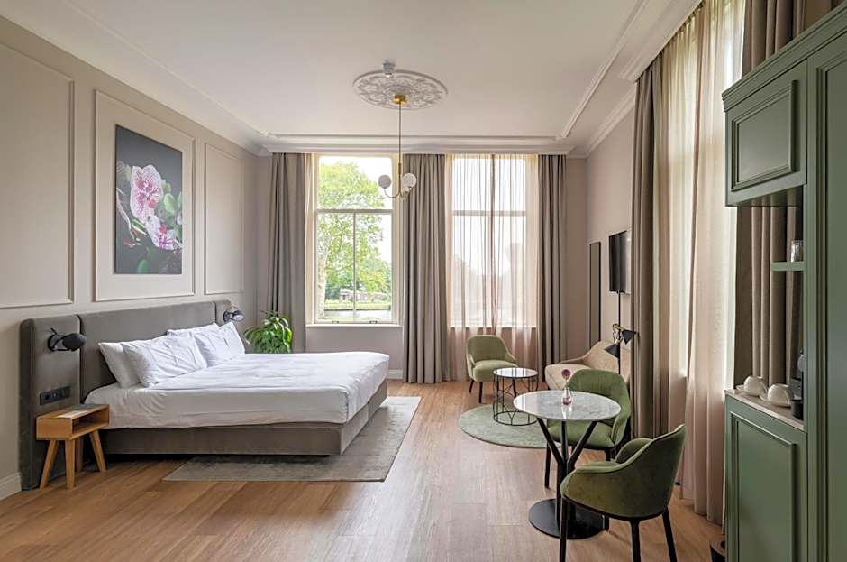 Photo 1 of 5 of Suite, River View